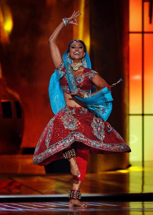 Nina Davuluri Miss America 2014 in saree photo